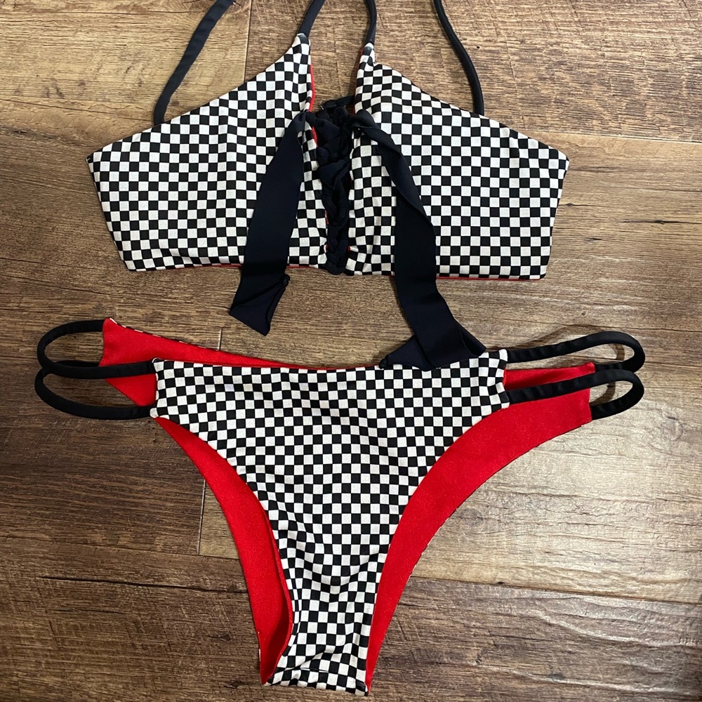 Reversible and the top is lightly lined.